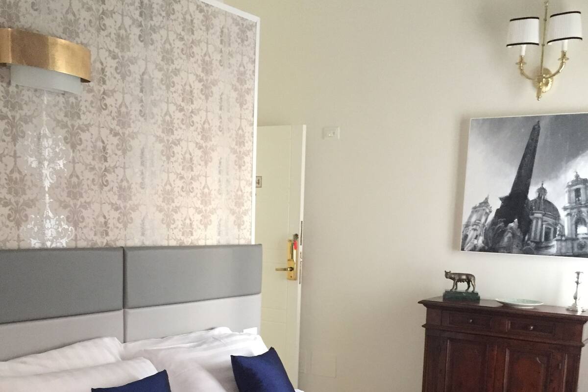 Deluxe Double Room (Queen)