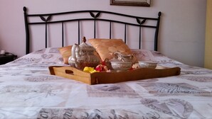 Elite Double Room, Garden View | Frette Italian sheets, premium bedding, down duvets, pillow-top beds - Home Denise e Luca (Latina)