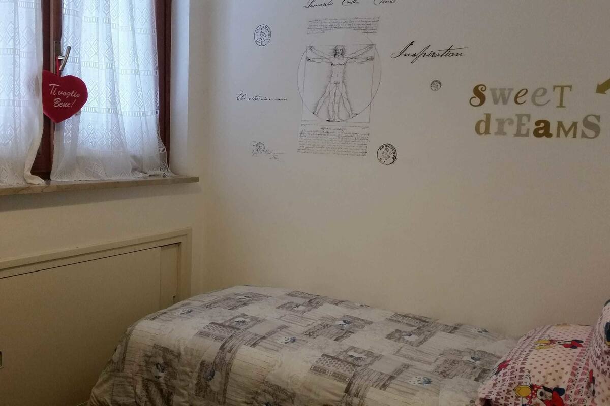 Single Room | Frette Italian sheets, premium bedding, down comforters, pillowtop beds
