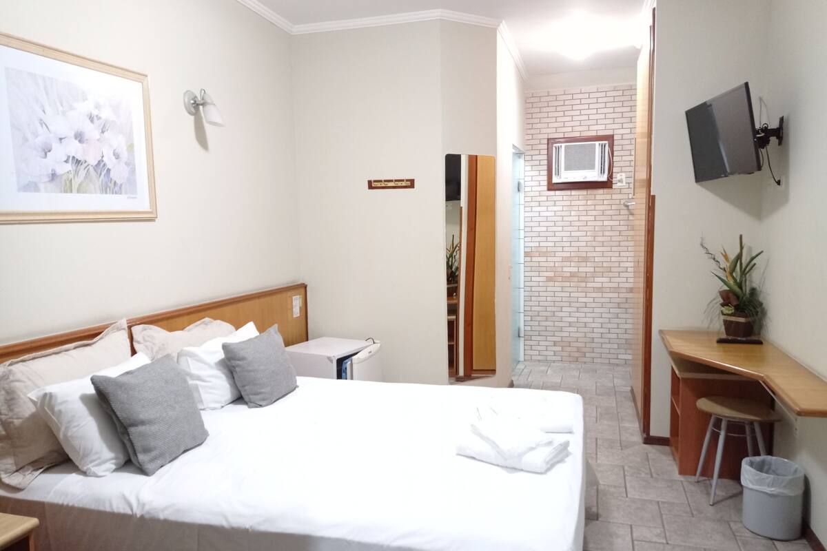 WiFi (free), bed sheets