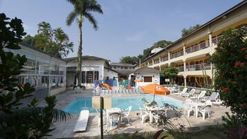 Outdoor pool, pool umbrellas, sun loungers
