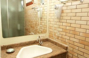 Bathroom sink - Hotel Chácara do Mosteiro (Sao Vicente)