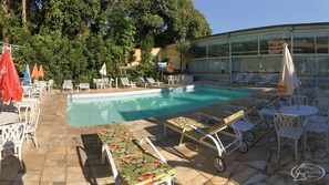 Outdoor pool, pool umbrellas, sun loungers