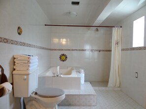 Villa, 3 chambres | Baignoire profonde
