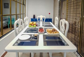 Free daily continental breakfast