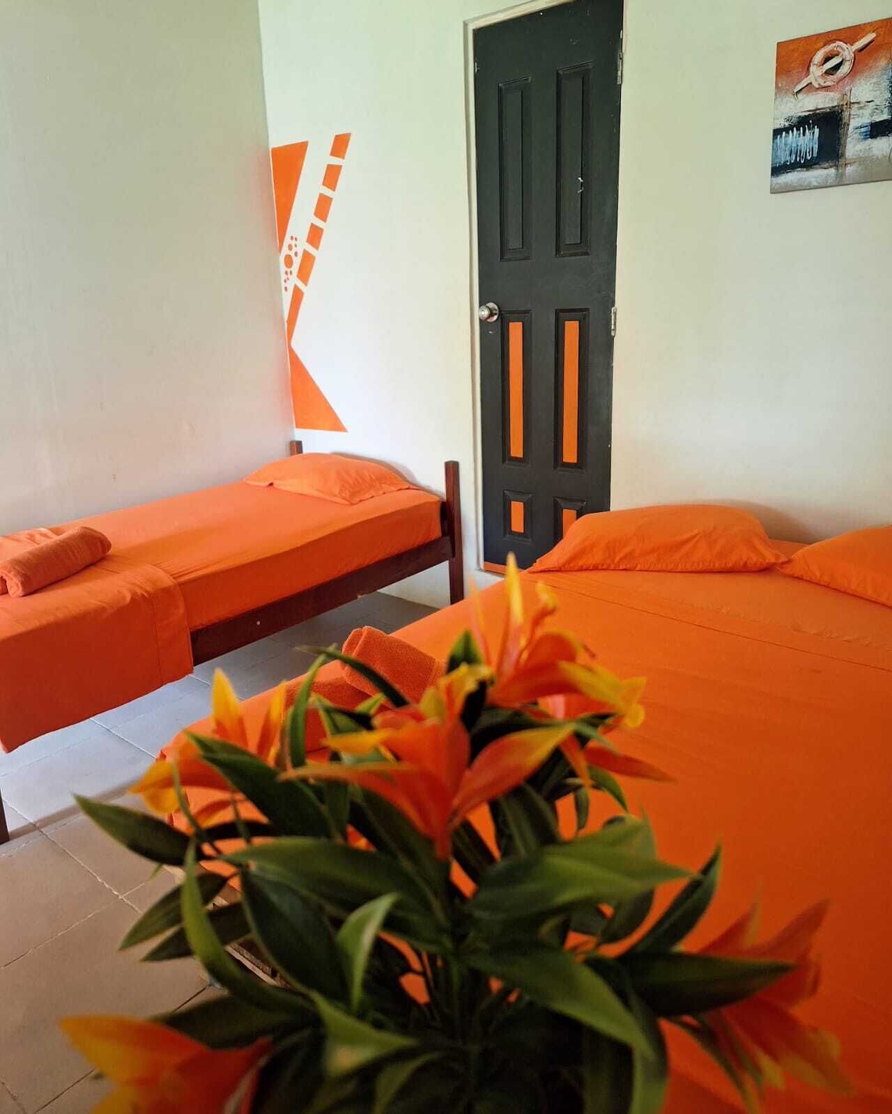 Habitación triple básica, baño privado | Wifi gratis y ropa de cama