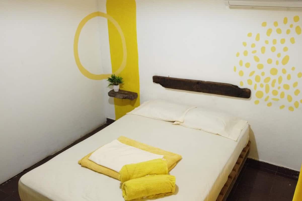 Room with shared bathroom | Kostenloses WLAN, Bettwäsche