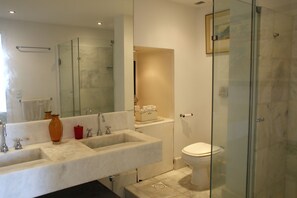 Elite Penthouse, 2 Bedrooms | Bathroom | Shower - Rio053 - Penthouse Copacabana 2 Bedrooms (Rio de Janeiro)