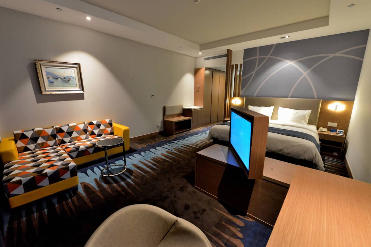 Standard Room, 1 King Bed (Extra Floor Space) | In-room safe, desk, blackout drapes, soundproofing