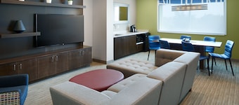 Holiday Inn Express & Suites-Cincinnati North - Liberty Way by IHG