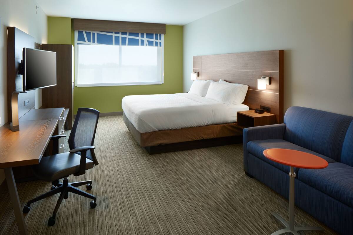 Hypo-allergenic bedding available, down comforters, in-room safe, desk