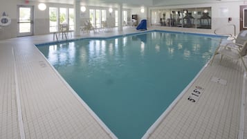 Indoor pool, sun loungers