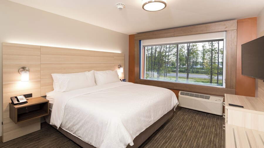 Holiday Inn Express & Suites Gaylord by IHG