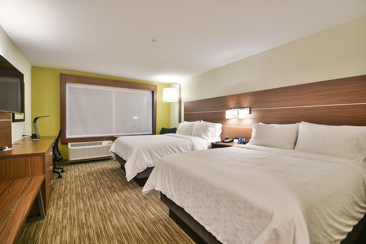 Premium bedding, in-room safe, desk, blackout drapes
