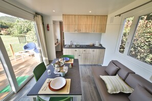 28-inch flat-screen TV with cable channels, TV, Netflix - Cottage Beach Vico (Caprarola)