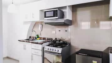 Standard Apartment, 1 Bedroom, Kitchen | Private kitchen | Fridge, microwave, oven, stovetop