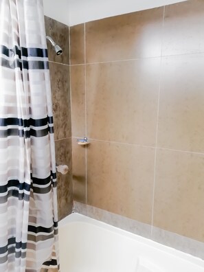 Standard Apartment, 3 Bedrooms, Kitchen | Bathroom | Shower, free toiletries, towels