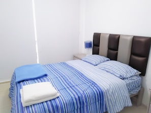 Apartemen Standar, 2 kamar tidur, dapur | 1 kamar tidur dan selimut bulu angsa