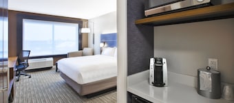 Holiday Inn Express & Suites Okemos - University Area by IHG