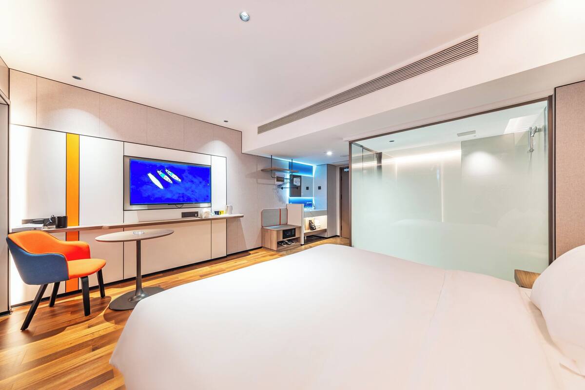 ห้องสแตนดาร์ด, เตียงคิงไซส์ 1 เตียง (Extra Floor Space) | มินิบาร์, ตู้นิรภัยในห้องพัก, โต๊ะทำงาน, ผ้าม่านกันแสง