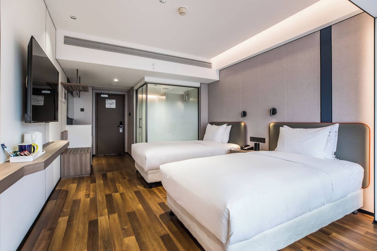 Phòng Tiêu chuẩn, 2 giường đơn | 1 phòng ngủ, minibar, két bảo mật tại phòng, bàn