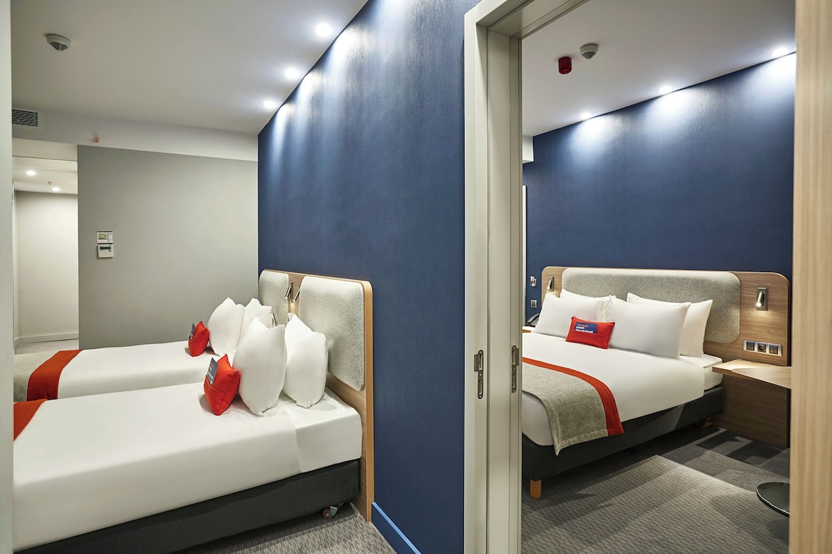 Minibar, in-room safe, desk, blackout drapes