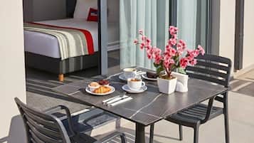 Minibar, in-room safe, desk, blackout curtains