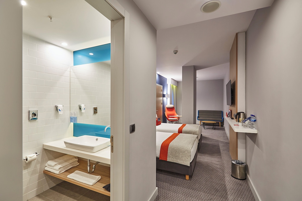 Minibar, in-room safe, desk, blackout drapes