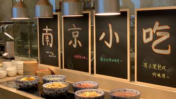 Daily buffet breakfast (CNY 128 per person)