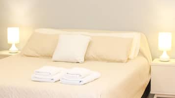 Superior Double Room, 1 Katil Kelamin (Double), Private Bathroom | Peralatan tempat tidur premium, langsir/tirai gelap terus