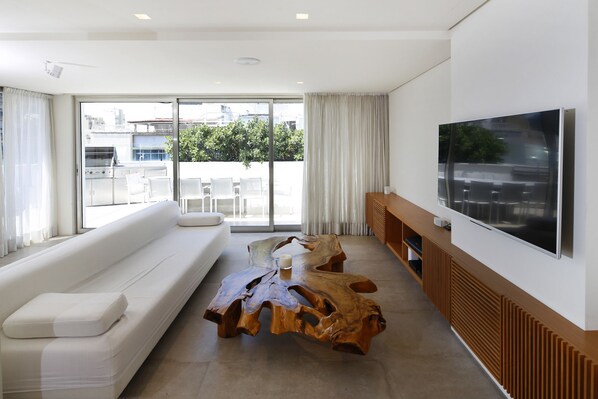 Luxury Penthouse, 3 Bedrooms | Living area