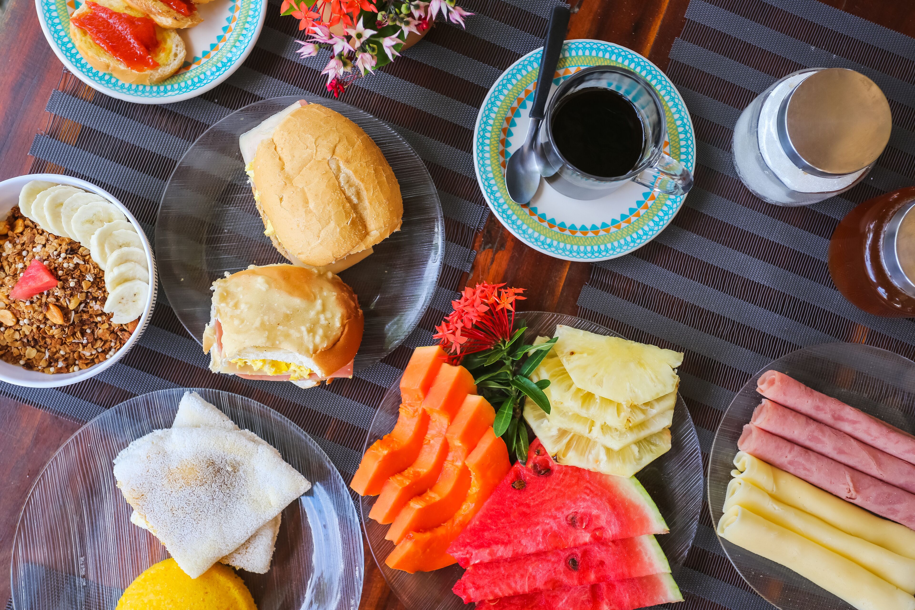 بوفيه فطور مجانًا يوميًا