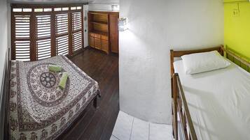 Quarto quádruplo, banheiro privativo | Wi-Fi de cortesia, roupa de cama