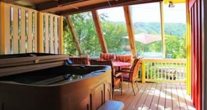 3 Bed Blue Mountain Cottage with Hot Tub