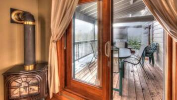 Executive Chalet, 6 Bedrooms, Hot Tub | Ruang tamu | Pendiangan