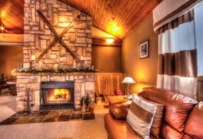 Living area - 5 Bed Blue Mountain Luxury Chalet with Hot Tub 159 (The Blue Mountains)