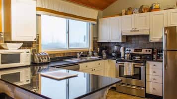 Chalet, Multiple Bedrooms, 2 Bathrooms | Private kitchen | Coffee/tea maker