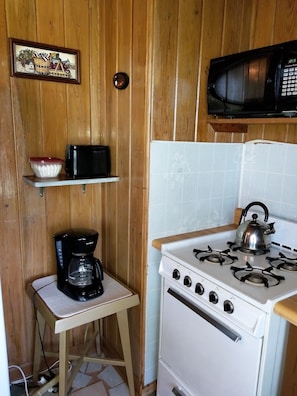 Basic dubbelrum för 1 person | Eget pentry | Kylskåp, mikrovågsugn, ugn och spishäll