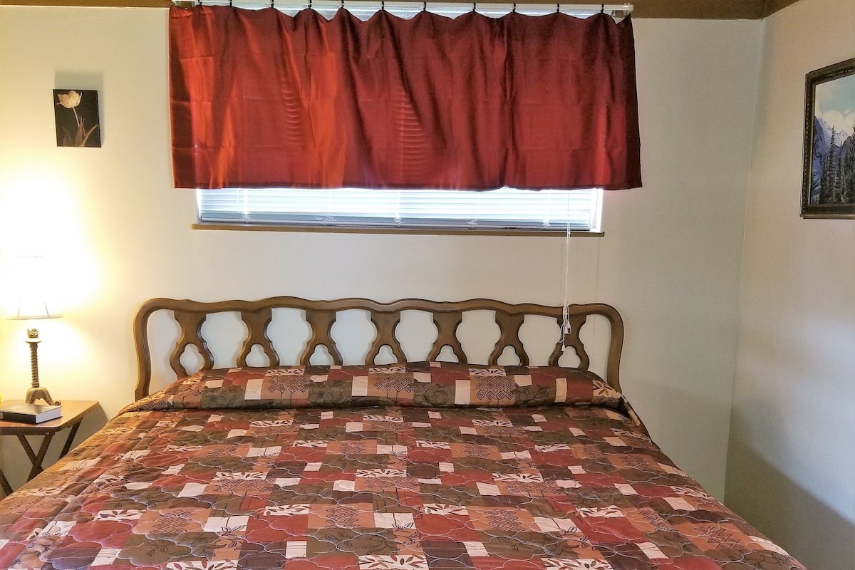 Quarto casal básico de uso individual | Individualmente decorados, individualmente mobiliados