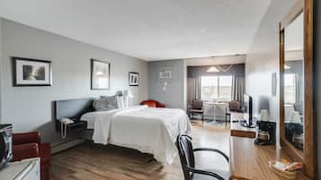 Habitación estándar, 1 cama de matrimonio | Escritorio, cortinas opacas, tabla de planchar con plancha y wifi gratis