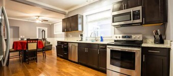 ELEGANT DOWNTOWN TACOMA HOME UNIT A