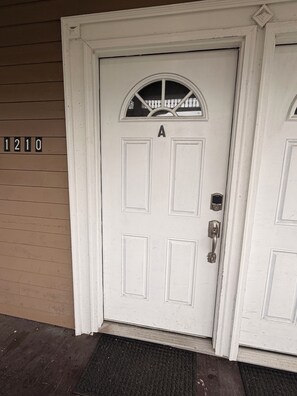 Exterior detail - ELEGANT DOWNTOWN TACOMA HOME UNIT A (Tacoma)