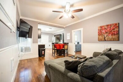 ELEGANT DOWNTOWN TACOMA HOME UNIT A