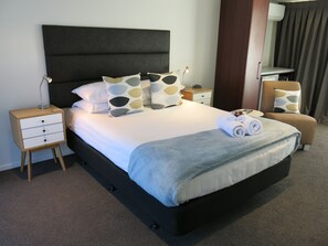 Apartment, 3 Bedrooms | 3 bedrooms, desk, iron/ironing board, free WiFi - Merivale Apartments (Christchurch)