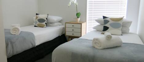 3 bedrooms, desk, iron/ironing board, free WiFi