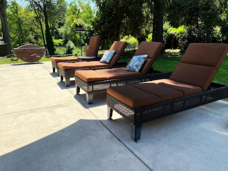 Terrace/patio. The Vintage Cottage with riverfront access