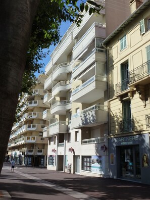 Exterior - Spacious Luxury French Riviera Apartment (Antibes)