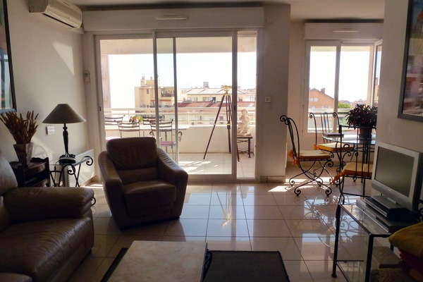 The living room with view towards the Old Town