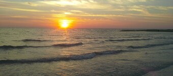 POOL, PRIVACY & BEACH STEPS AWAY