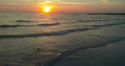 POOL, PRIVACY & BEACH STEPS AWAY